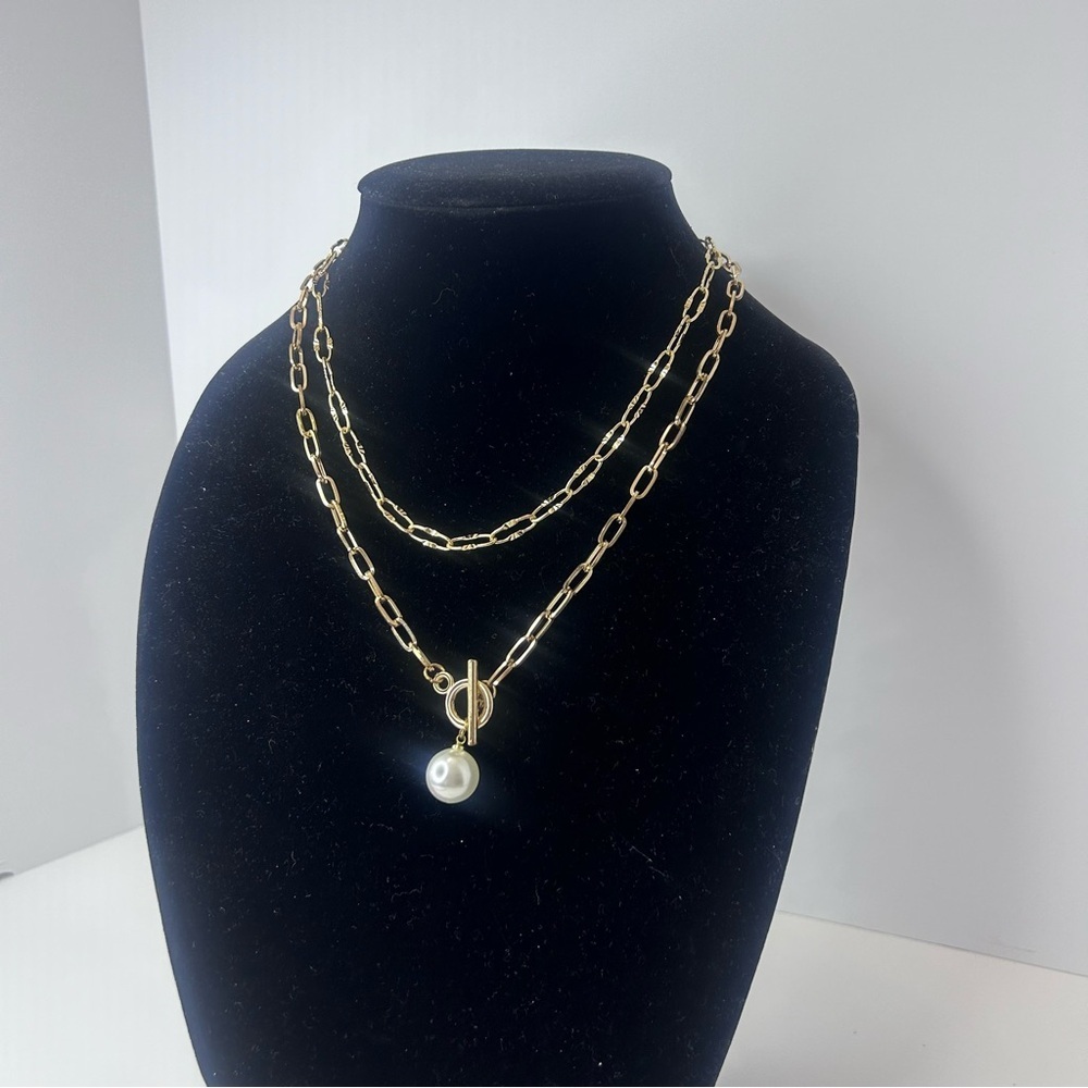 Elegant Gold Layered Necklace - Picture 4 of 11